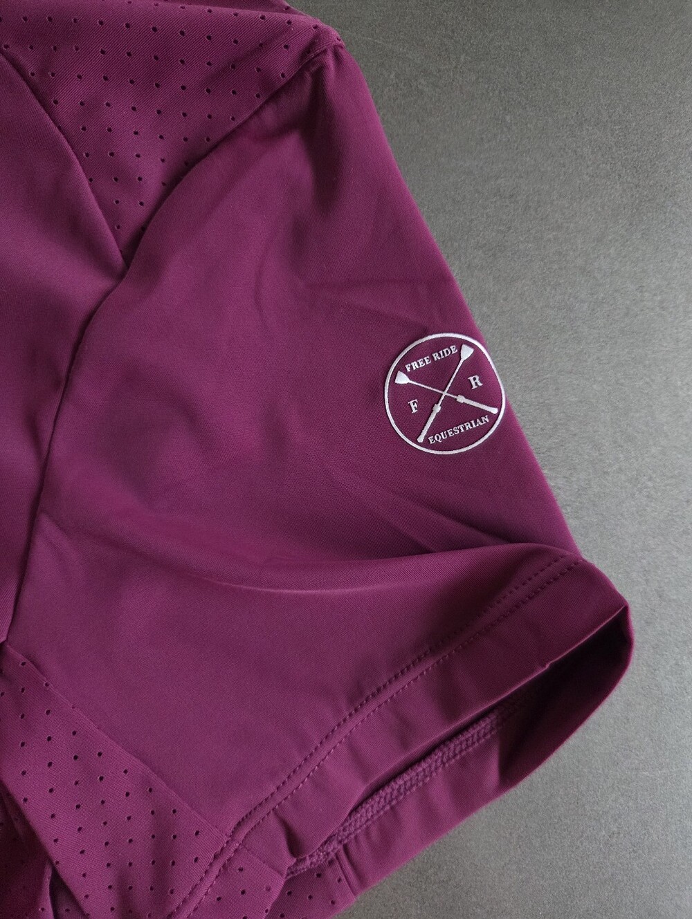 Free Ride Equestrian Short Sleeve Sara Sun Shirt Size Medium NWT $65 Raspberry - Picture 4 of 6